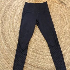 Avocado Black Leggings XS/S